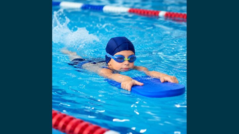 Cours de natation à Châtelaillon-Plage : apprendre et progresser cet été